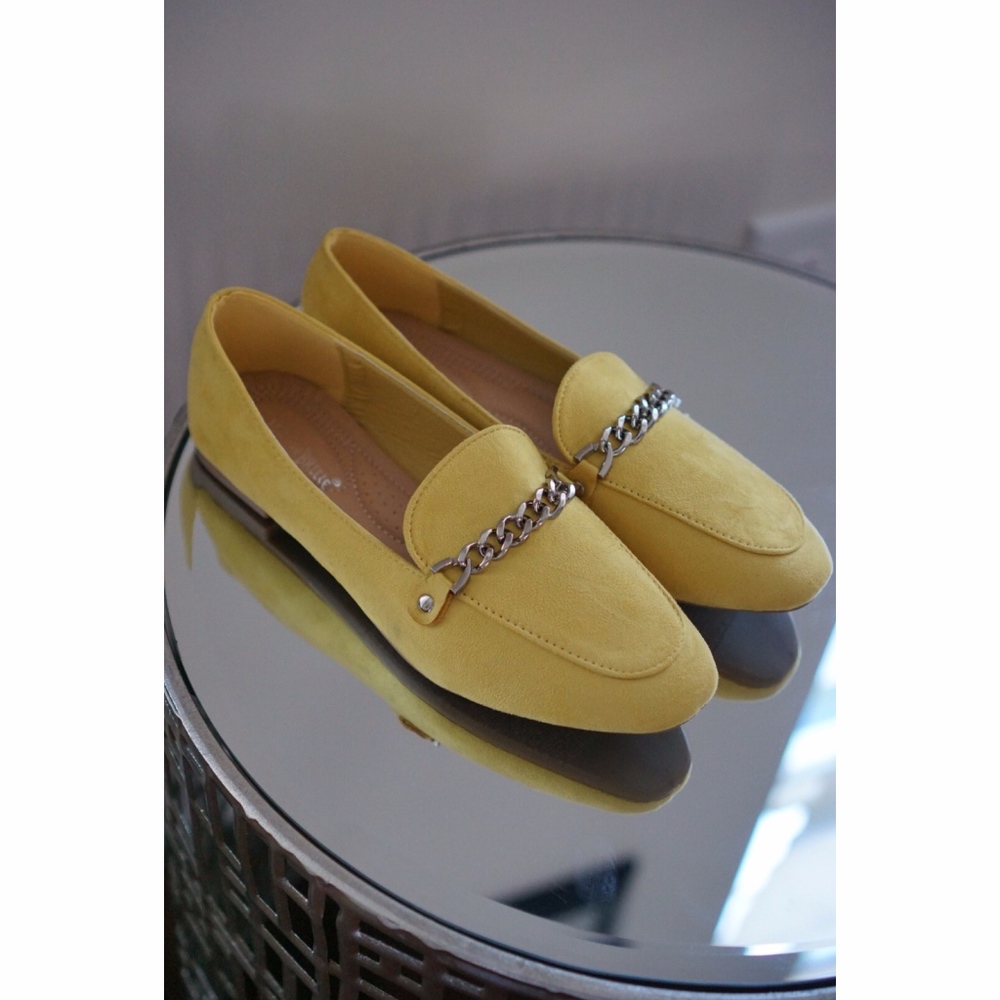 NWT Yellow Loafers (Size/8)